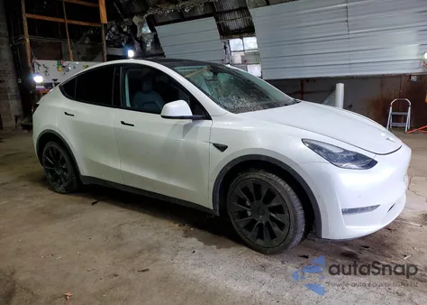 2022 Tesla Model Y from USA, damaged, VIN 7SAYGDEE1NA016470